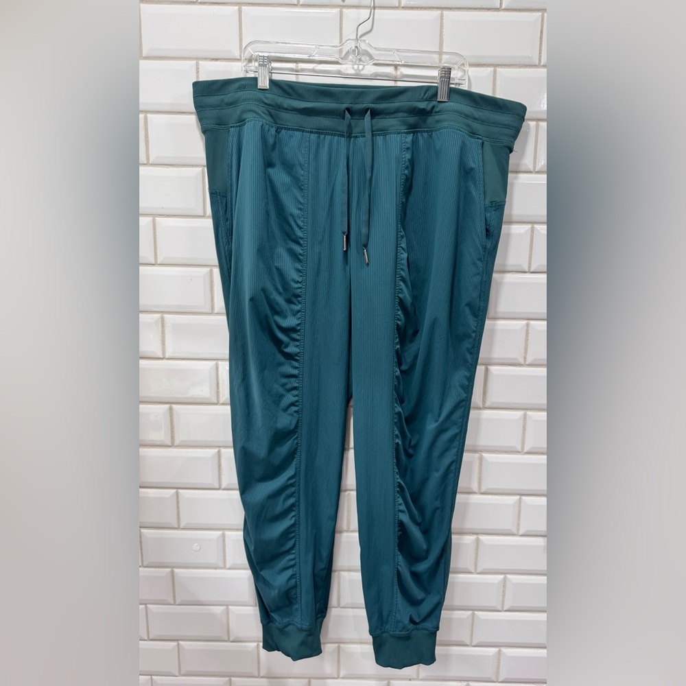 Lululemon Dance Studio Mid-Rise Jogger Full Length
Storm Teal